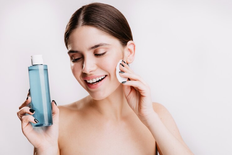 Face Toner: What It Is, What It Does & How to Use It