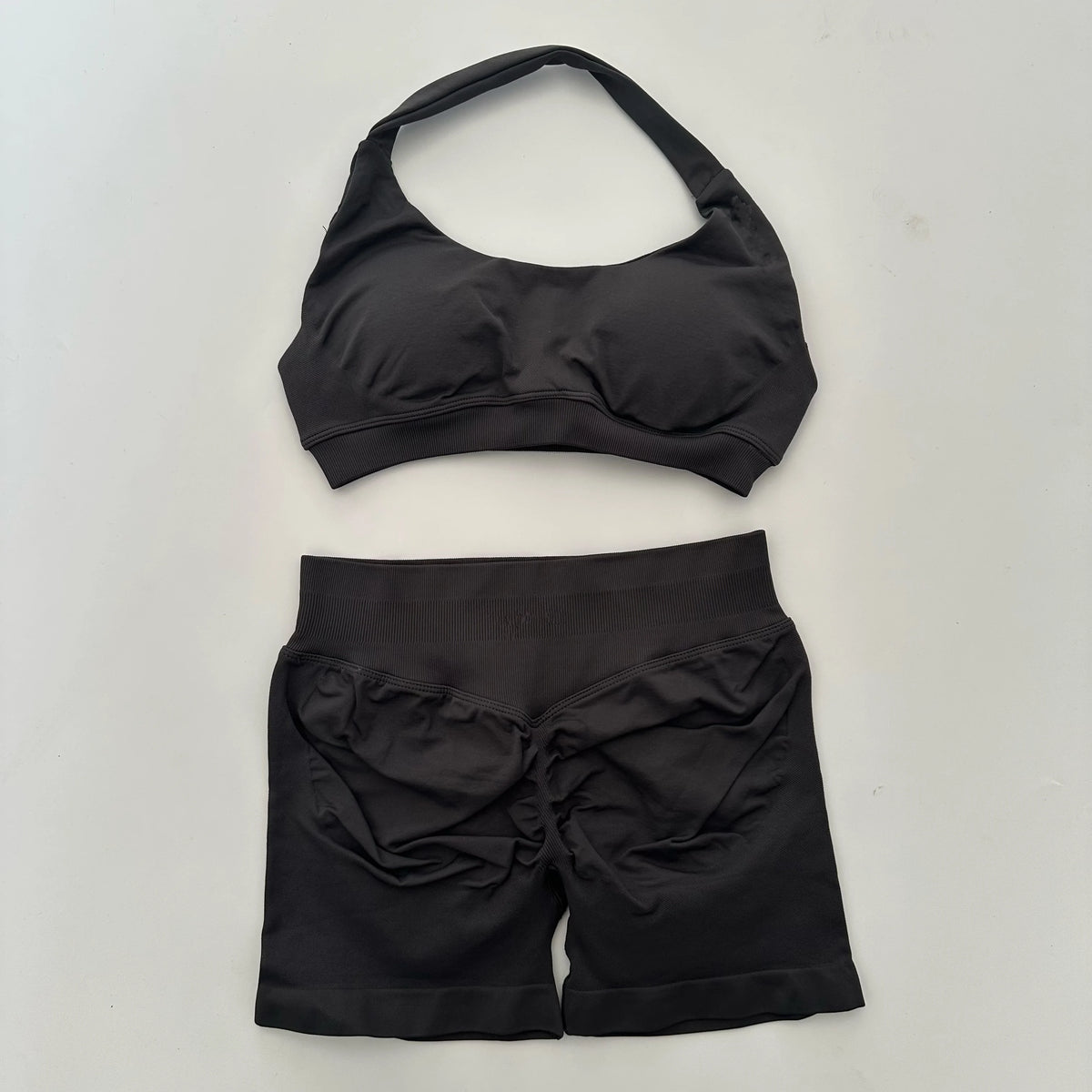 Yoga Shorts Set Seamless Yoga Set Workout Scrunch Shorts Sets Halter Sports Bra Scrunch Shorts Fitness Clothes Gym Suit
