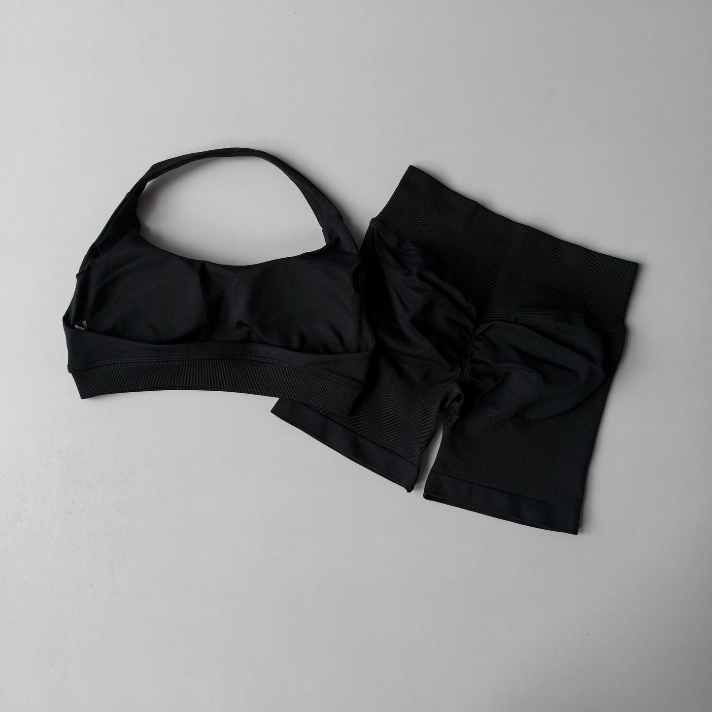 2 Pieces Yoga Suit for Women Seamless Fitness Gym Clothes Halter Sports Bra Matching Shorts Workout Sets Gym Set Outfit