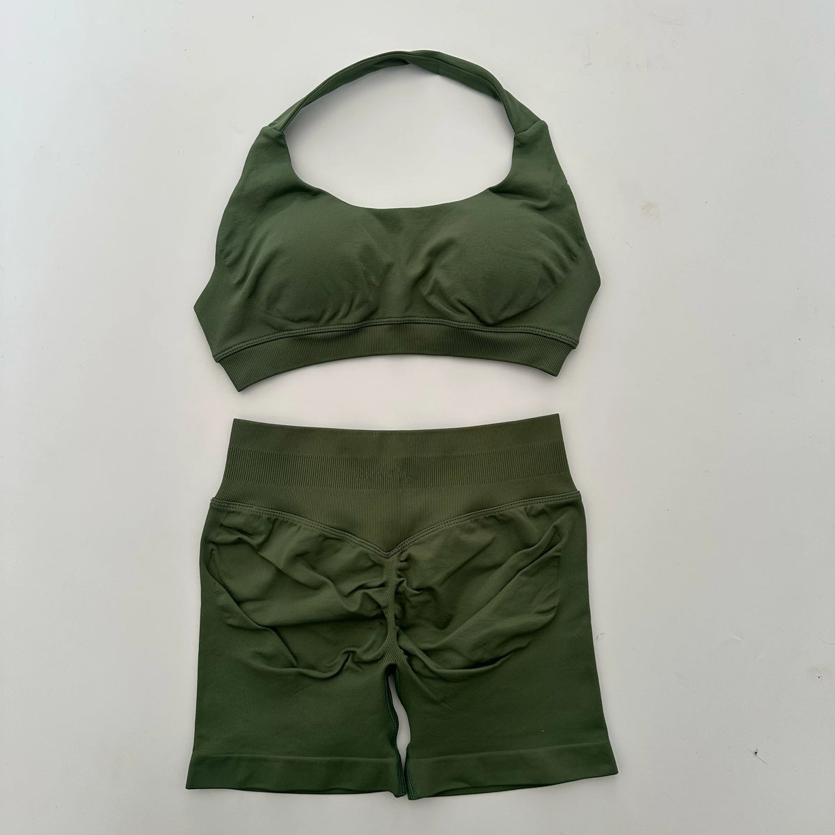 Yoga Shorts Set Seamless Yoga Set Workout Scrunch Shorts Sets Halter Sports Bra Scrunch Shorts Fitness Clothes Gym Suit