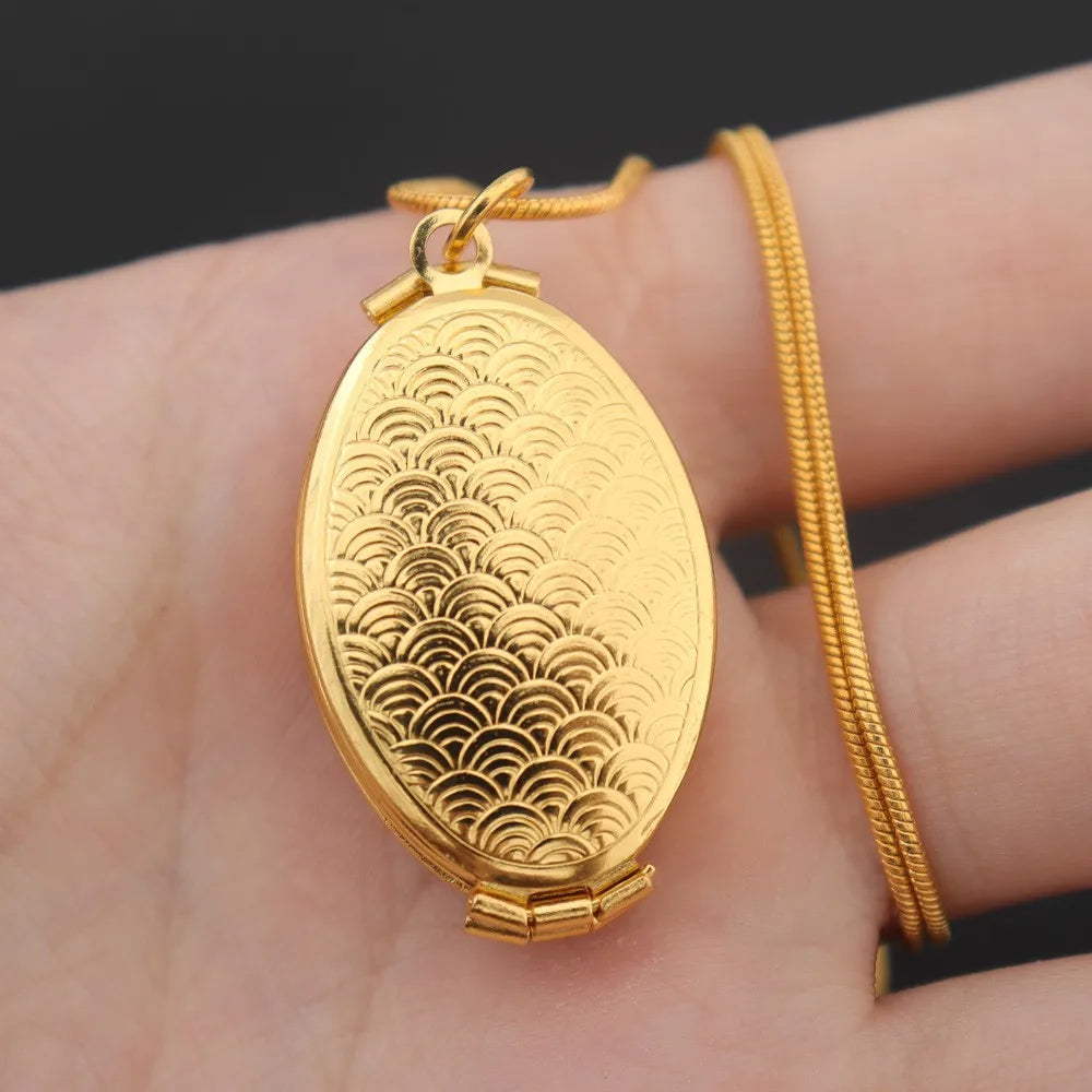 1 Piece of Islamic Allah Quran Photo Frame Men's and Women's Pendant Necklace Can Be Placed Photo Fashion Religious Jewelry Gift