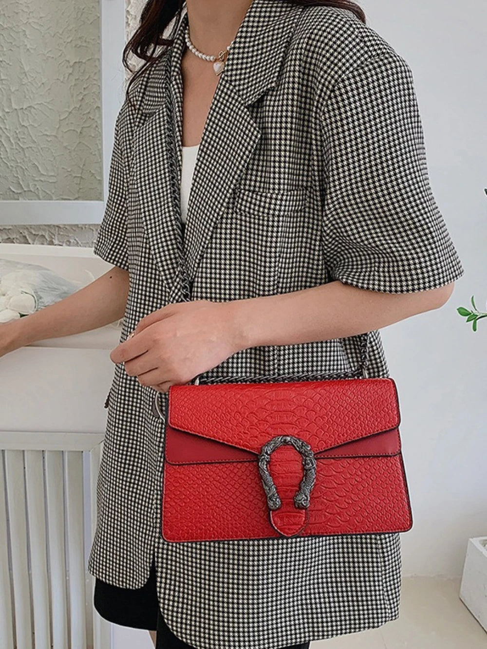 The 2025 new retro crocodile-patterned chain Dionysus bag is a high-end single-shoulder crossbody women's bag