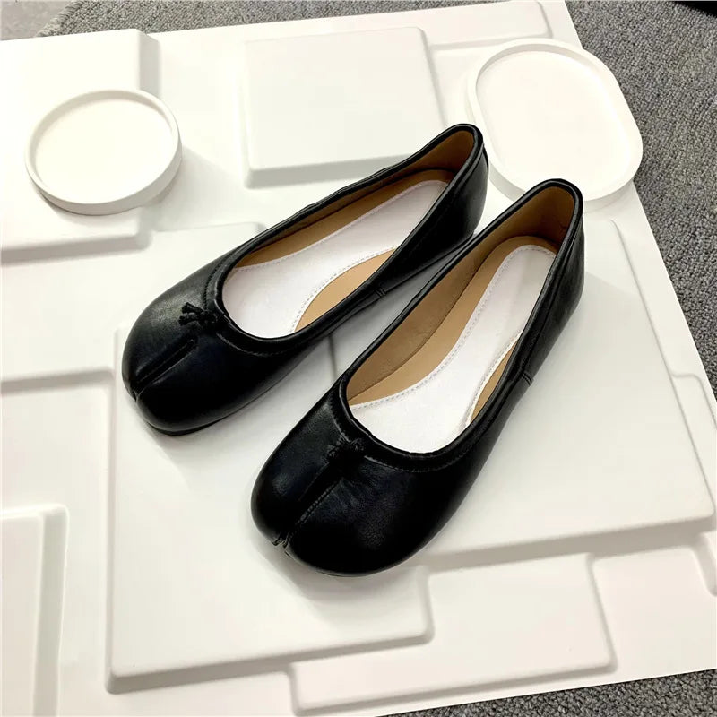 Women's Round Toe Split Toe Tabi Shoes INS Style Flats Female Shallow Loafers Soft Soled Ballet Shoes Ladies Single Shoes