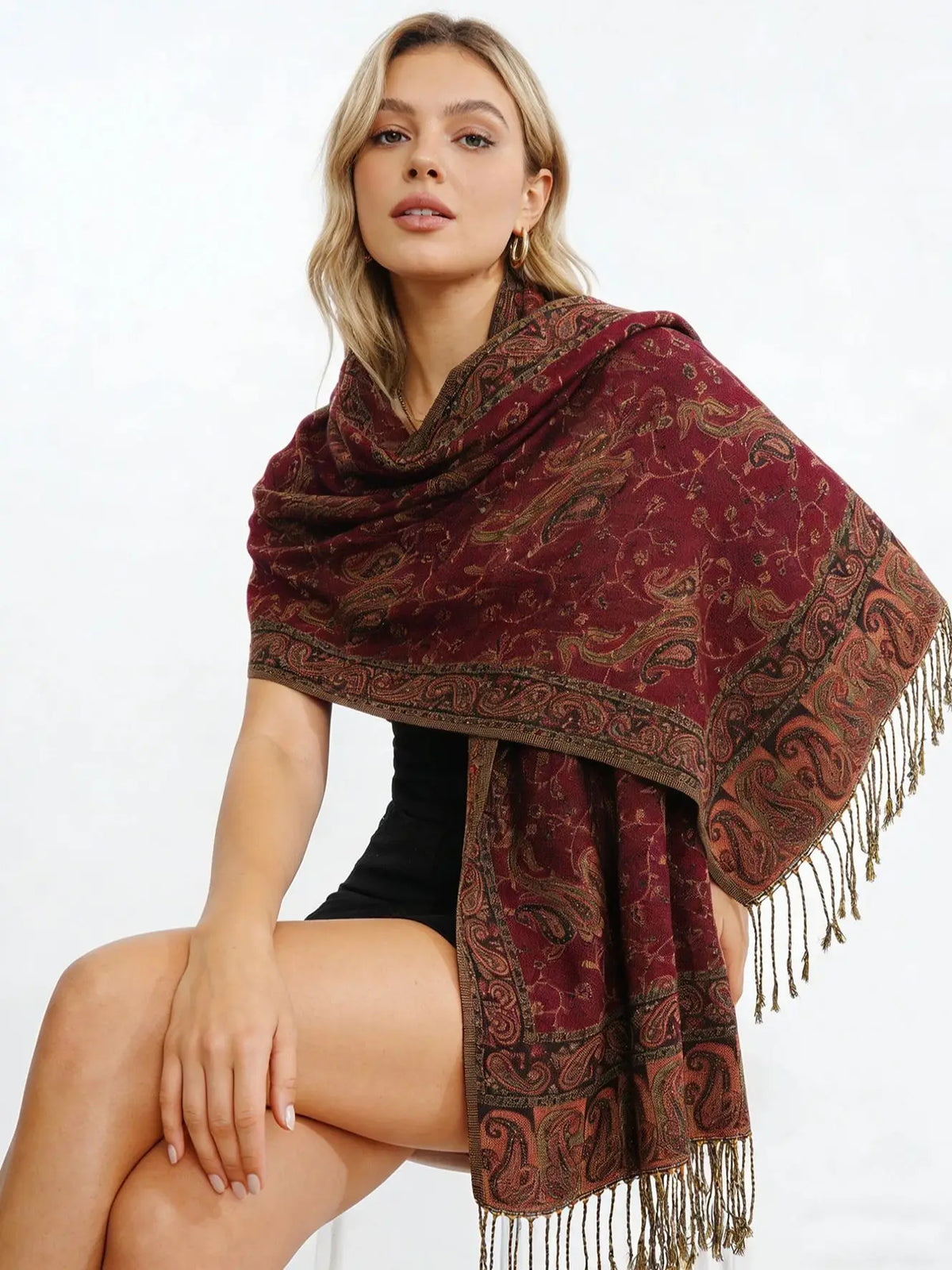 A ladies' paisley cashew jacquard Bohemian style long tassel windproof shawl scarf suitable for daily travel, photography, and w