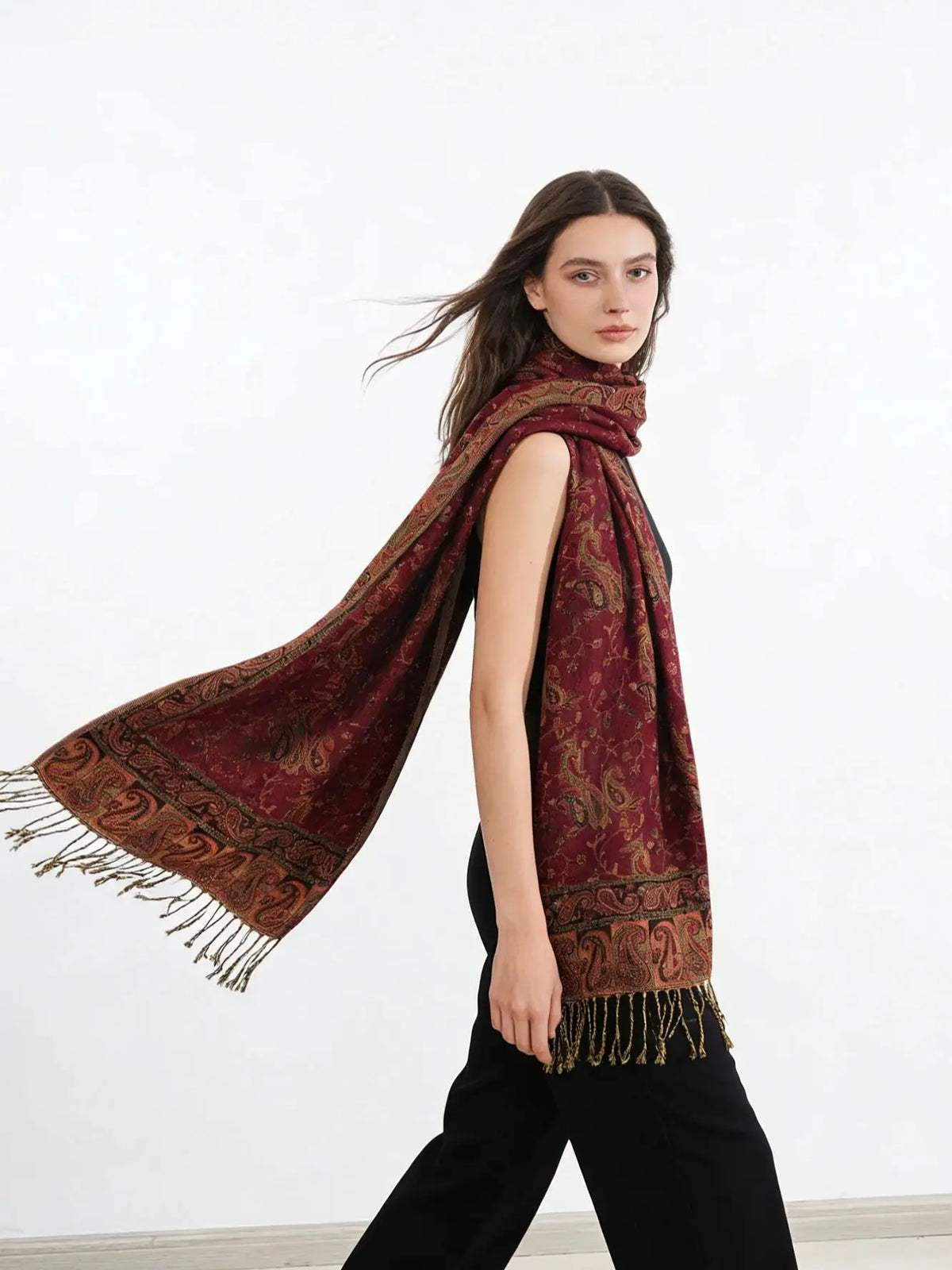 A ladies' paisley cashew jacquard Bohemian style long tassel windproof shawl scarf suitable for daily travel, photography, and w