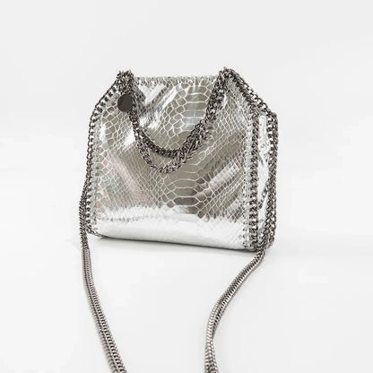 Women's Quilted Shoulder Bag with Chain Strap – 18 × 5 × 20 cm