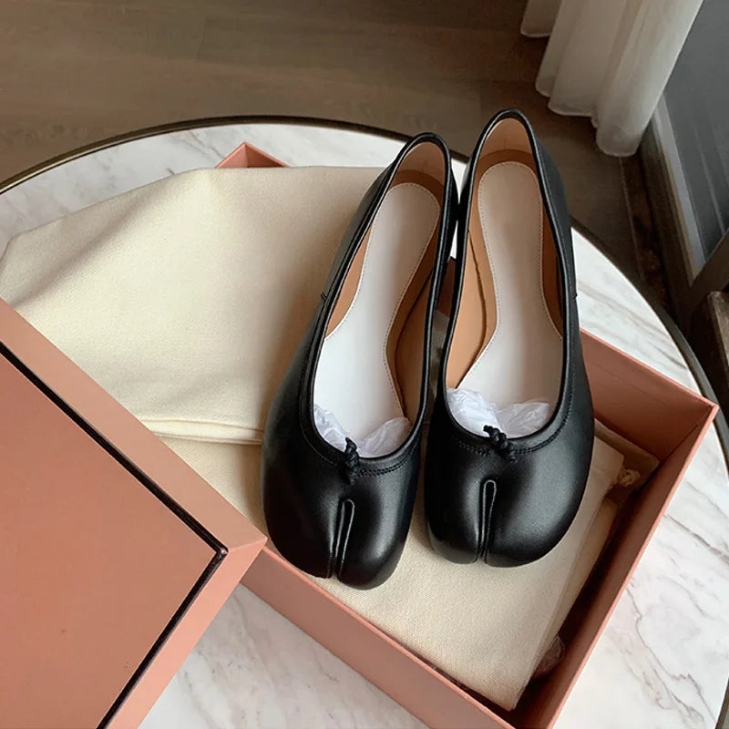 Women's Round Toe Split Toe Tabi Shoes INS Style Flats Female Shallow Loafers Soft Soled Ballet Shoes Ladies Single Shoes